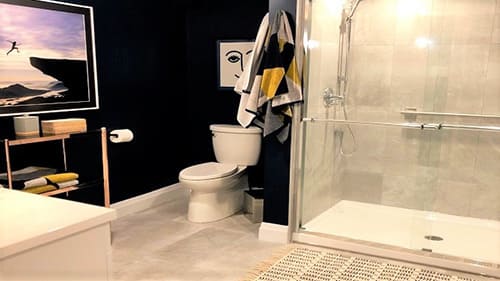 Plomberie salle de bain émission Les Héros de la réno - Canal Vie